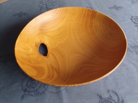 Dünnwandige Schale aus Kirsche